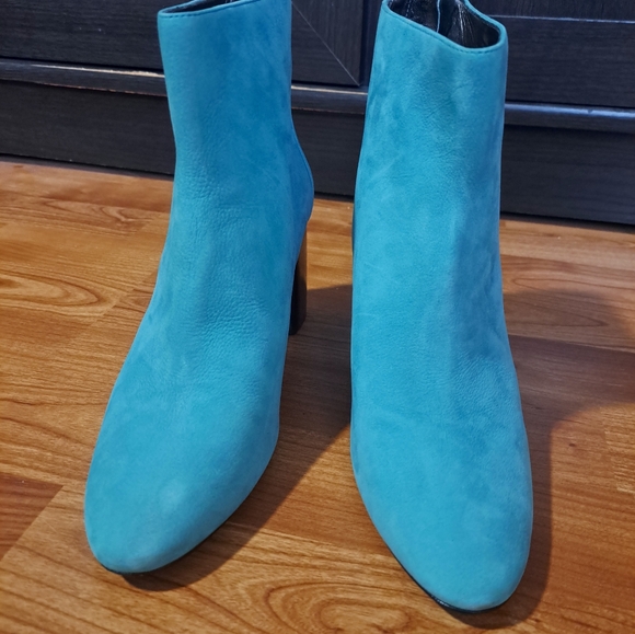 Chic Blue Leather Heeled Boots - Picture 3 of 13